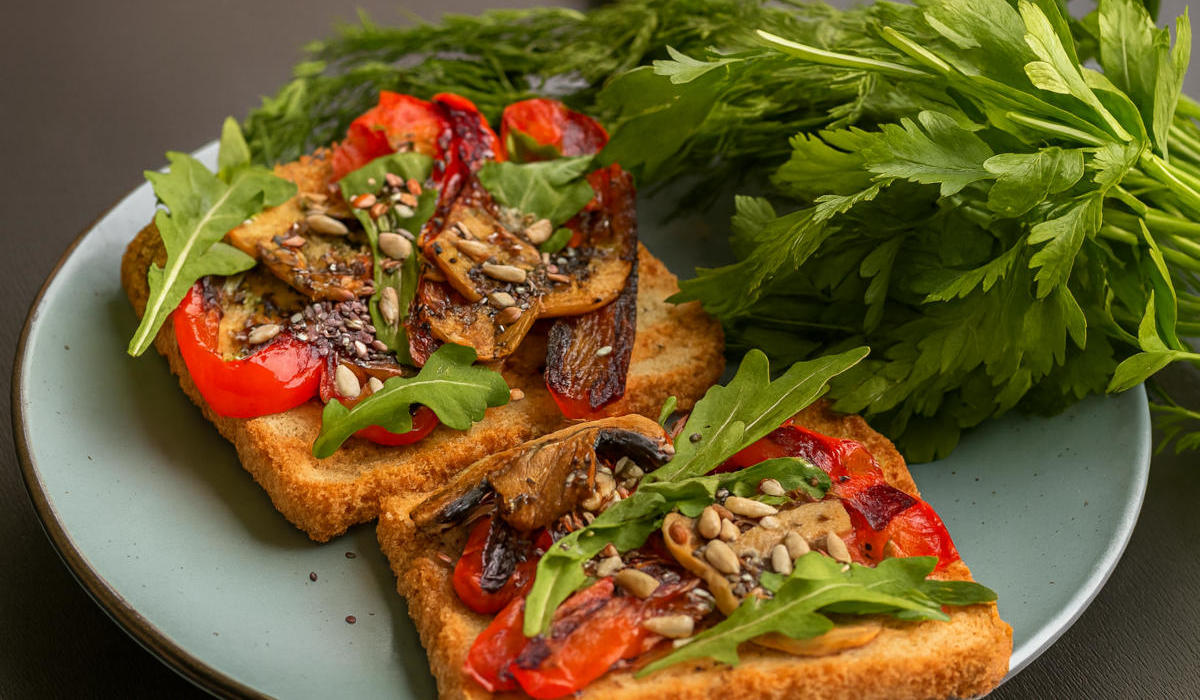 Смачний веганський сендвіч із грибами та перцем — рецепт для веганської дієти