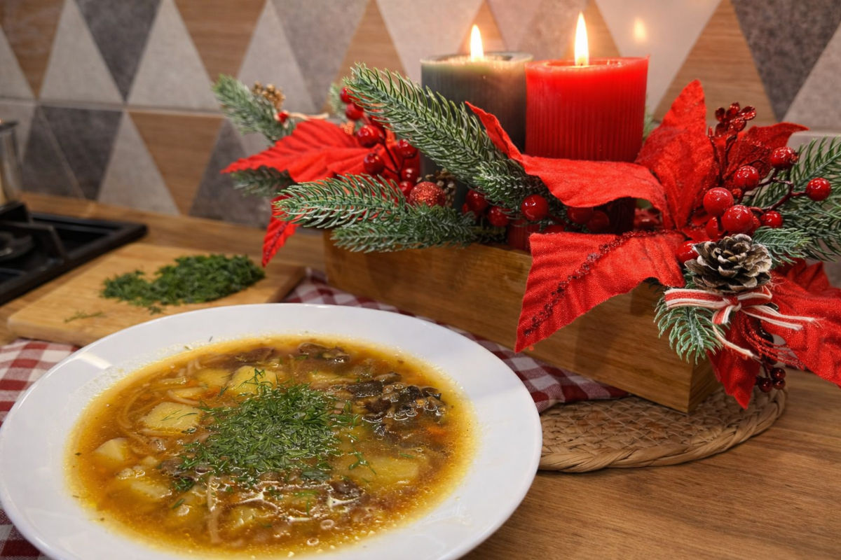 Грибна юшка з безглютеновою гречаною локшиною